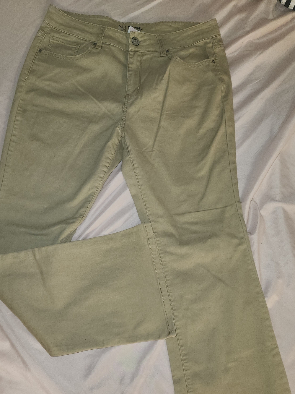 No Boundaries Bootcut Jeans in Light Khaki